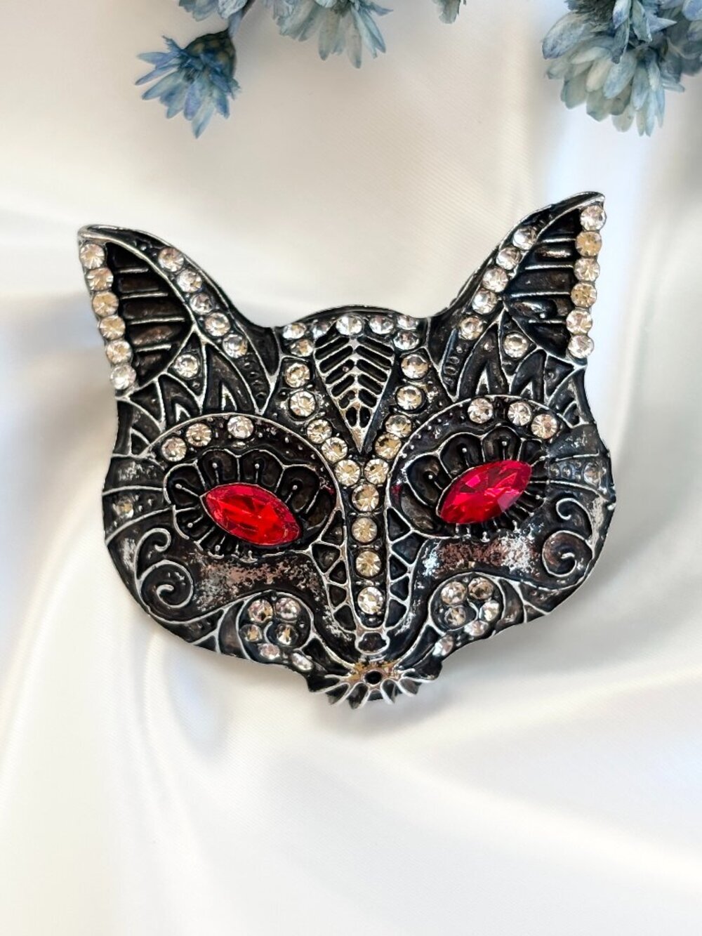 Cat Kitty Figural Rhinestoned Silver Toned Vintage Inspired Intricate Brooch Pin